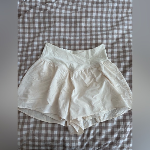 CRZ YOGA Crossover Butterfly Shorts - Picture 4 of 7